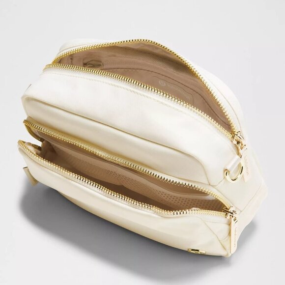 Everywhere Crossbody Bag 2L Metal Hardware - Light Ivory - Picture 2 of 3